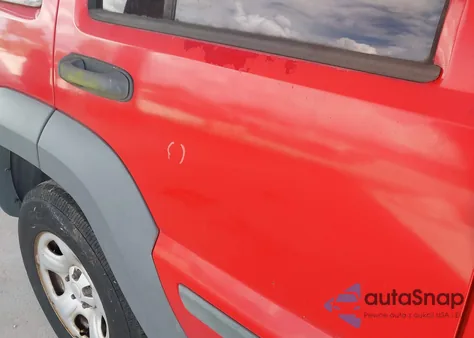 2005 Jeep Liberty Sport z USA, uszkodzony, nr VIN 1J4GL48K15W518474